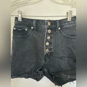 Abercrombie & Fitch High Rise 4" Denim Short Size 00 Black Distressed thumbnail 5