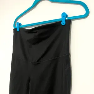 Gap GapFit Black Maternity Athletic Workout Leggings  thumbnail 7