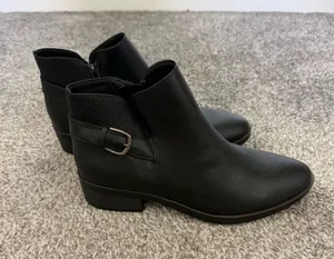 Black boots Size 8.5 thumbnail 1