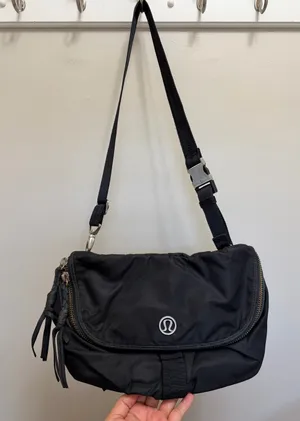 Lululemon Good Fortune Crossbody Shoulder Fanny Bag Black thumbnail 1