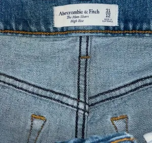 Abercrombie & Fitch The Mom Short High Rise size 31/12 thumbnail 3