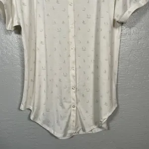 Lularoe Women M White Gray Sailboat Charlie Blouse Button Front Collar Dolman thumbnail 2