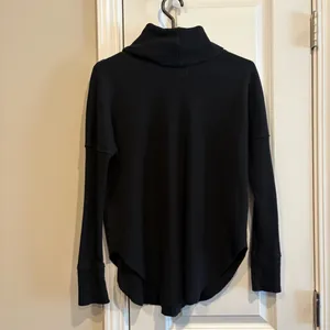 Aritzia TNA Black Waffle Knit Long Sleeve Turtleneck Cardigan Sweatshirt thumbnail 2