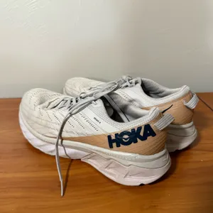 Hoka Women's Arahi 4 White Copper Sneaker Running Athletic Workout‎ 10.5 thumbnail 2