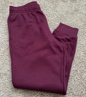 Nike Standard Fit Tapered Leg Sweatpants thumbnail 1