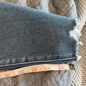 American Eagle Outfitters Light Blue Raw Hem Mom Jeans Women’s Size 8 thumbnail 9