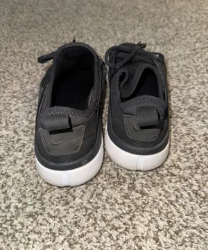 Women’s Nike Sneakers thumbnail 4