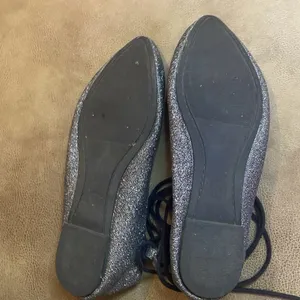 Rue 21 Glitter Lace-Up Flats – Silver Sparkle, Size 8/9 – Preowned thumbnail 4