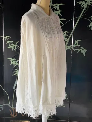 Vintage Women’s Cuddle Knit Ivory White Poncho One Size Fringe Edge Collared thumbnail 7