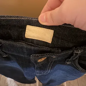 Mother High Waisted Looker Dagger Ankle Fray Jeans in Lacey Clean Sweep thumbnail 4