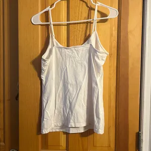 GAP White Tank Top Women’s Size M thumbnail 2