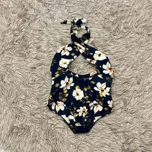 Beach Riot X Stone Cold Fox Classy Sexy One Piece Floral Cheeky Swim Suit Medium thumbnail 2