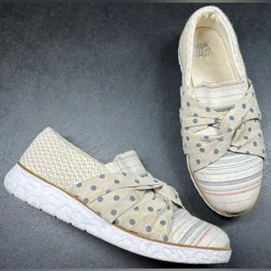 Muklucks Women’s Size 9 Beige Polka Dot Striped Boardwalk Stepping Out Sneakers thumbnail 1