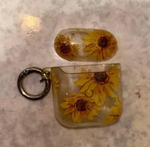 Casely Sunflower AirPod Case Yellow thumbnail 2