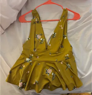Urban Outfitters Top thumbnail 1