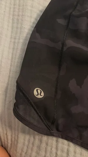 Camo Black Lululemon Hotty Hot Shorts 4" thumbnail 3
