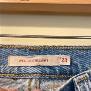 Womens Levi's Wedgie Straight Distressed Light Wash Jeans thumbnail 3