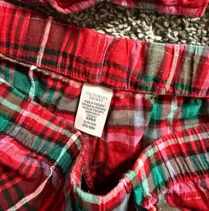 Victoria's Secret Red and Green Plaid Short Pajama Set thumbnail 4