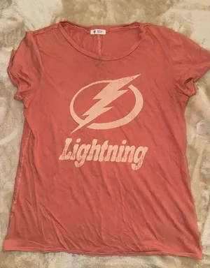 47 Brand Tampa Bay Lightning NHL Graphic Tee Shirt Pink Coral Womens Medium (E) thumbnail 1