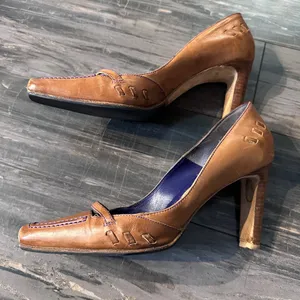 Manolo Blahnik Pumps Beige Camel Brown‎ Leather Purple Stitching Shoes 37 thumbnail 3