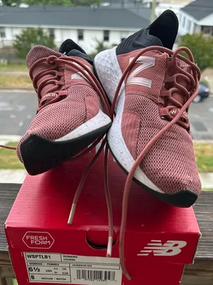 New Balance Women's Sneakers in Dusty Rose with Black Heel thumbnail 2