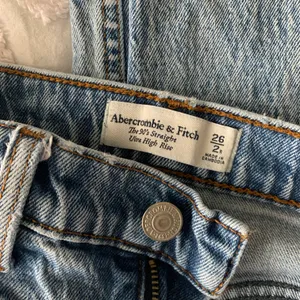 Abercrombie Women’s 26 2 Regular The 90’s Straight Ultra High Rise Jeans thumbnail 5