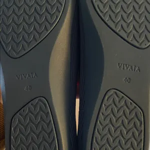 VIVAIA Margot Walker Lightweight Square-Toe V-Cut Flats in Vintage Blue Size 40 thumbnail 9