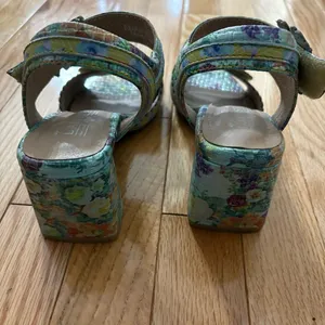 L'ATISTE Multicolor Floral Leather Block Heel Sandals Summer Spring 36 Whimsical thumbnail 5