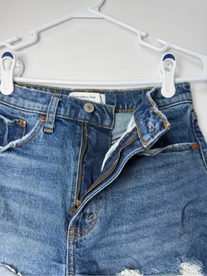 Abercrombie and Fitch The Mom Short High Rise Curve Love Denim Shorts Size 0 thumbnail 5