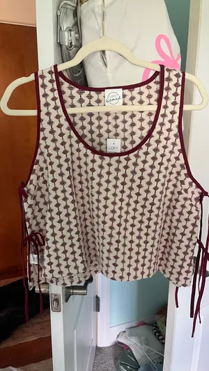 LOFT white and burgundy beachy top thumbnail 2