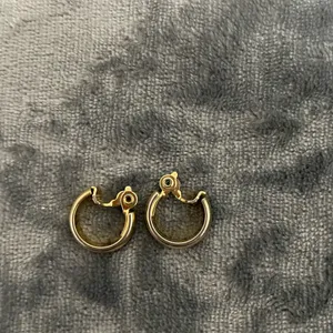 Vintage 80’s Gold and Silver Sided Clip-on Earrings thumbnail 4