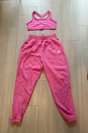 Nike pink matching sweatpants and bra thumbnail 1