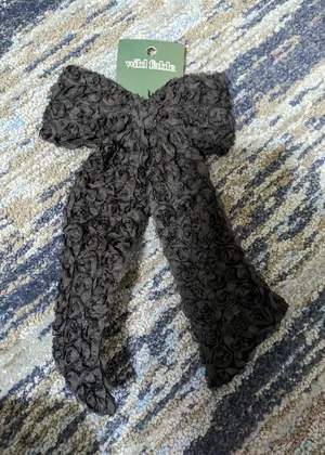 NWT Wild Fable Clip Black Textured Bow thumbnail 1