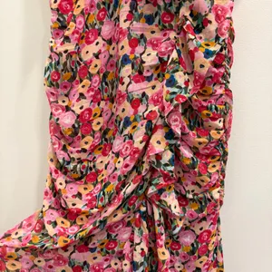 ASTR The Label Vilma Floral Ruched Ruffle Midi Dress‎ Pink Multi Large Preppy thumbnail 6