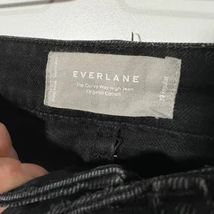Everlane The Curvy Way-High Jean in Black Size 29 Regular thumbnail 5