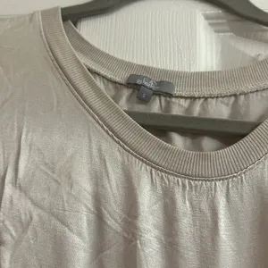 Pj Harlow Satin Crew-Neck Tee Egg Nog thumbnail 4