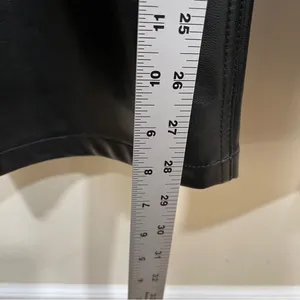 NWT Abercrombie & Fitch Curve Love High Rise 90s Straight Vegan Leather18 short thumbnail 6