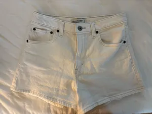 Abercrombie 90s High-Rise Cut-Off Shorts thumbnail 1