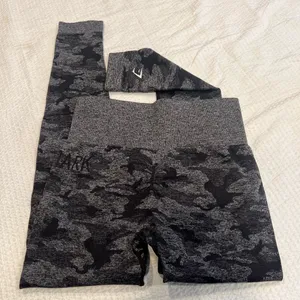 Gymshark buttscrunch black camo leggings M women thumbnail 1