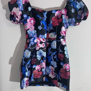 Lulus Black Floral Puff Sleeve Square‎ Neck Mini Dress Women's Size M thumbnail 4