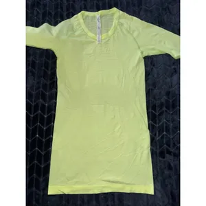 Lululemon Women's Swiftly Tech‎ Long Sleeve 2.0 Race Length Electric Size 4 thumbnail 2