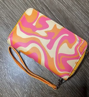 Wristlet thumbnail 1
