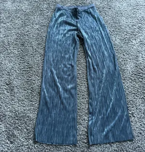 Victoria's Secret Silver Gray Pleated Satin Pajama Pants thumbnail 2