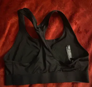VS sports bra thumbnail 3