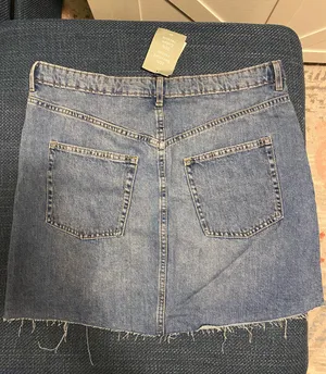 H&M Medium Wash Denim Jean Skirt NWT thumbnail 2