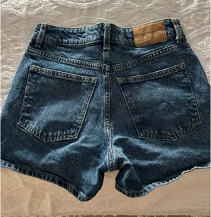 H&M Denim High-Waisted Jean Shorts thumbnail 2