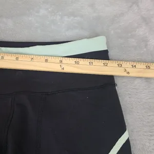 Women's Lululemon Black Stretch Pull On‎ Capri YOGA Leggings sz. 4 thumbnail 2