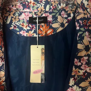 NWT Dokotoo Floral Quilted Puffer Vest Navy Burgundy Trim Snap Front‎ Sz XL thumbnail 4