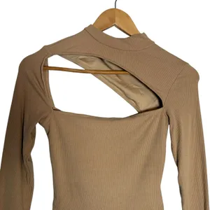 Tiger Mist Tan Beige Long Sleeve Mock Neck Asymmetric Cut Out Rib Cropped Top S thumbnail 2