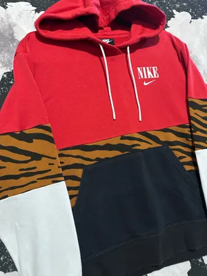 Nike Women’s Tiger Pattern Pullover Hoodie  thumbnail 3
